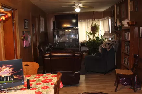 Living - 194 S Stringtown Rd, Quincy, MI 49082 photo 1 of 3