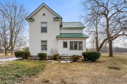 17206 32nd Ave, Coopersville, MI 49404