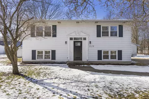 1520 Beechwood Dr, Jenison, MI 49428