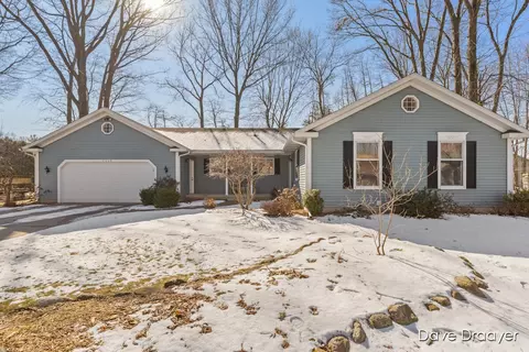 4448 Glen Hollow Dr, Hudsonville, MI 49426