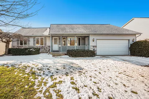 72 Suncrest Ct SW, Grandville, MI 49418