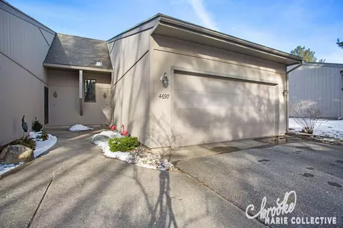 4697 Rockvalley Dr NE, Grand Rapids, MI 49525
