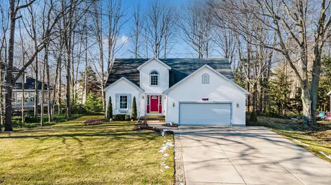 4632 Pine Dr, Holland, MI 49423