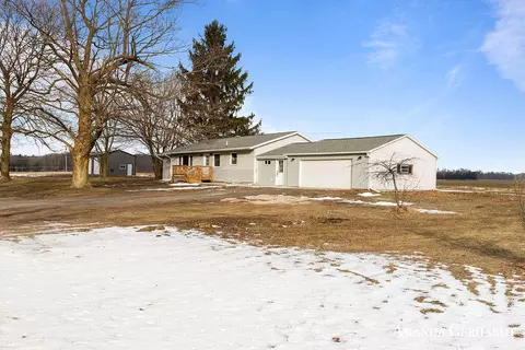 2841 16 Mile Rd NE, Cedar Springs, MI 49319