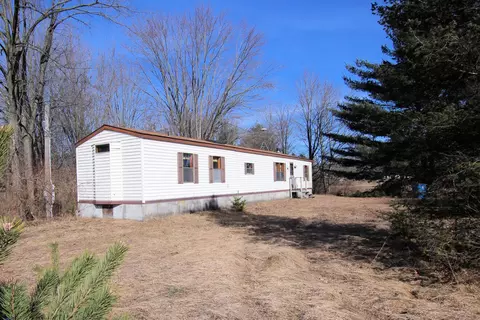 231 S Trent Rd, Ravenna, MI 49451