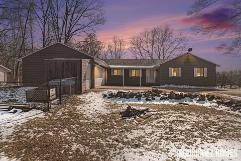 10752 Thornapple Dr, Canadian Lakes, MI 49346