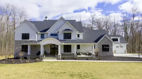 5933 Turnberry Ct, South Lyon, MI 48178