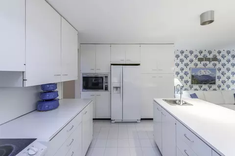 Kitchen - 2855 Devonshire Rd, Ann Arbor, MI 48104 photo 4 of 6