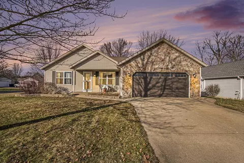 2690 Arrowwood Ln, Kalamazoo, MI 49004