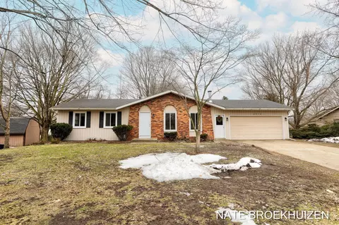 2973 Memorial Dr, Holland, MI 49424
