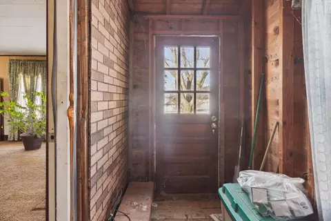 Entry Way - 3022 E Coral Rd, Edmore, MI 48829 photo 4 of 4