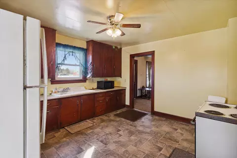 Kitchen - 3022 E Coral Rd, Edmore, MI 48829 photo 1 of 2