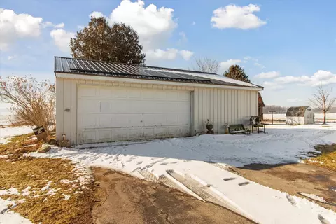 Exterior - 3022 E Coral Rd, Edmore, MI 48829 photo 11 of 12