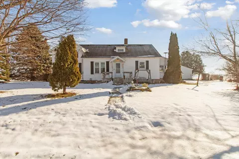 Exterior - 3022 E Coral Rd, Edmore, MI 48829 photo 3 of 12