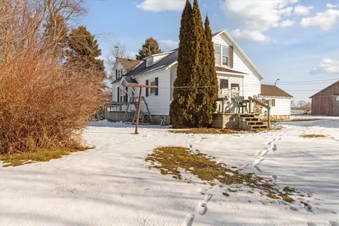 Exterior - 3022 E Coral Rd, Edmore, MI 48829 photo 4 of 12