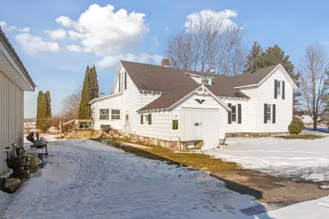 Exterior - 3022 E Coral Rd, Edmore, MI 48829 photo 7 of 12