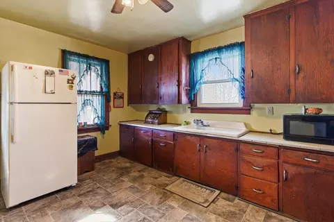 Bath - 3022 E Coral Rd, Edmore, MI 48829 photo 1 of 3