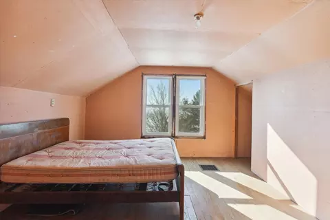 Bedroom - 3022 E Coral Rd, Edmore, MI 48829 photo 6 of 9