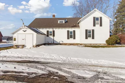 Exterior - 3022 E Coral Rd, Edmore, MI 48829 photo 8 of 12