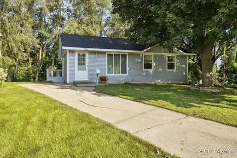 217 Lincoln Ct, Rockford, MI 49341
