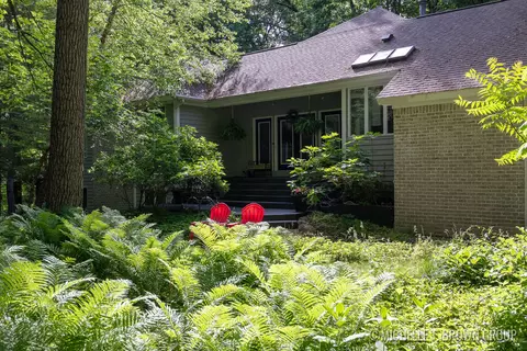 1634 Riverton Ave SE, Grand Rapids, MI 49546