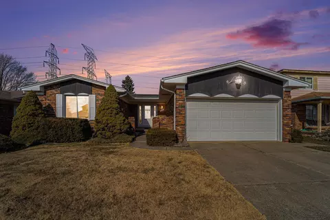 44016 Palisades Dr, Canton, MI 48187
