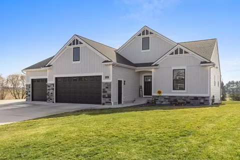 6326 Sierra Ct, Zeeland, MI 49464