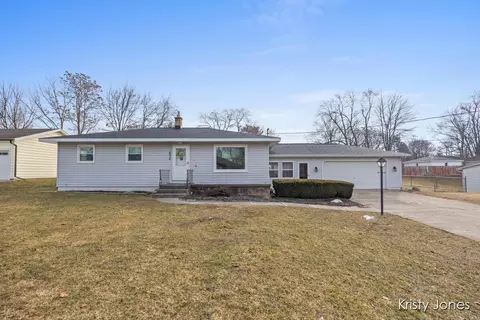4034 Chadwick Ave NE, Grand Rapids, MI 49525