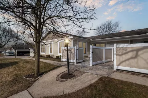 22762 Renford St, Novi, MI 48375
