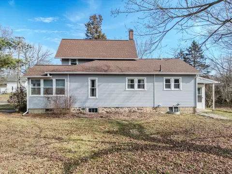 Exterior - 211 3rd St, Munith, MI 49259 photo 5 of 10
