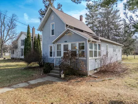 Exterior - 211 3rd St, Munith, MI 49259 photo 2 of 10
