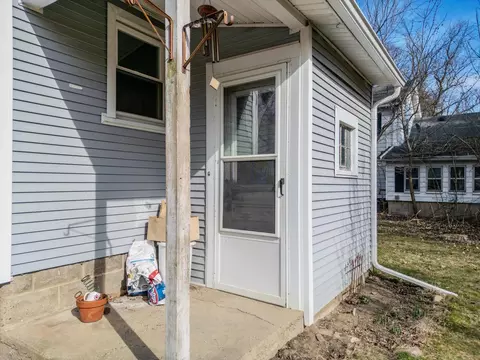 Exterior - 211 3rd St, Munith, MI 49259 photo 8 of 10