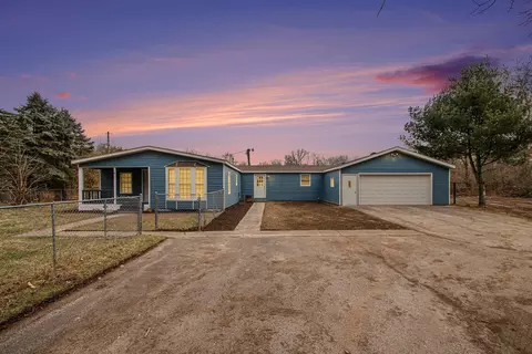 56215 Twin Lakes Rd, Cassopolis, MI 49031