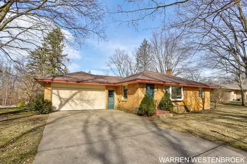 571 W 29th St, Holland, MI 49423