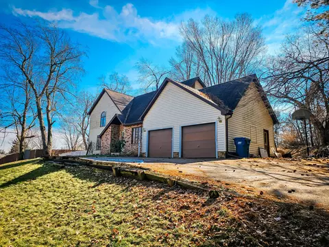 1615 Lamphere St, Hillsdale, MI 49242