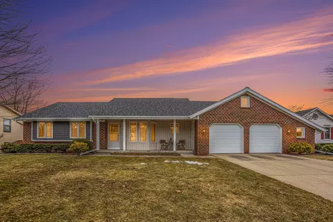 2332 Jamestown Dr SE, Kentwood, MI 49508