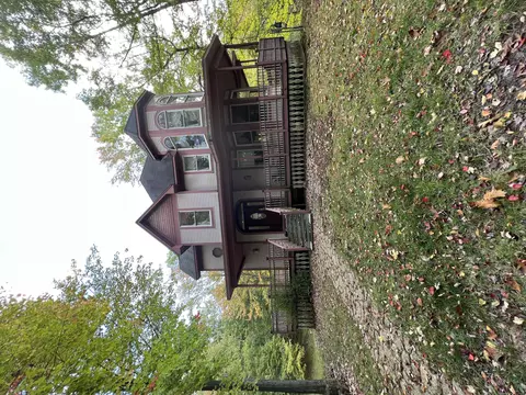 5220 Lake George Rd, Leonard, MI 48367