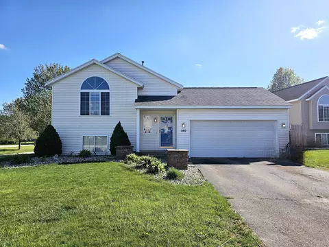 140 Waxwing Ct, Cedar Springs, MI 49319