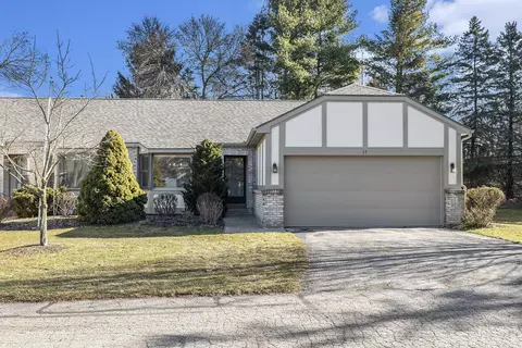 17 Skyline Cir NW #173, Grand Rapids, MI 49504