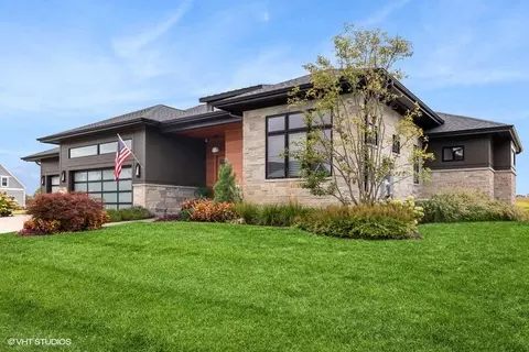 440 Golden Bear Ct, St. Joseph, MI 49085