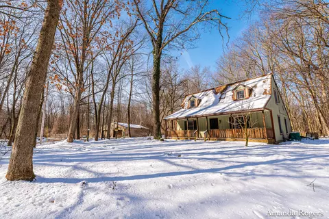 275 Montcalm Ave SE, Lowell, MI 49331