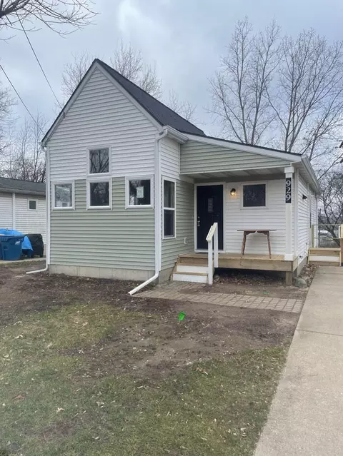 929 Woolsey Dr SW, Grand Rapids, MI 49503
