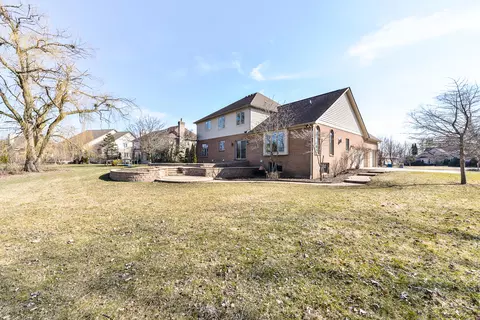 1752 Stonebridge Dr S, Ann Arbor, MI 48108