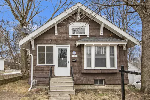 406 Adams St, Jackson, MI 49202