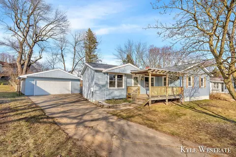 161 Clayton Ct NE, Rockford, MI 49341
