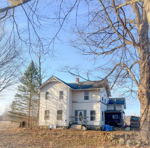 1820 N Adams Rd, Jonesville, MI 49250