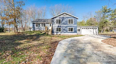 17818 Short St, Spring Lake, MI 49456