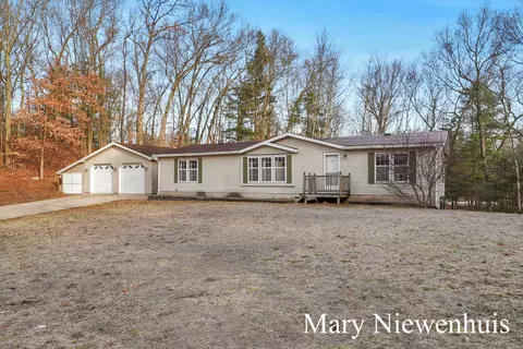 913 Alvarado Dr, Twin Lake, MI 49457