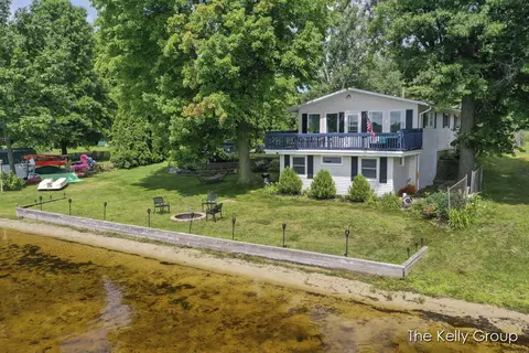 4991 Lakeview Dr, Coral, MI 49322