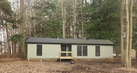 13208 Croswell Ave, Grant, MI 49327